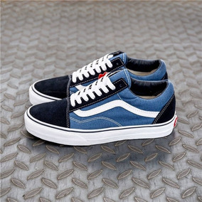 vans celestes con negro