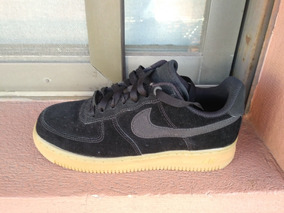 nike negras gamuza