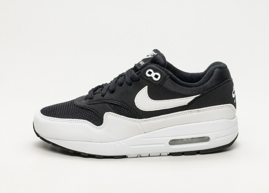 air max negro con blanco