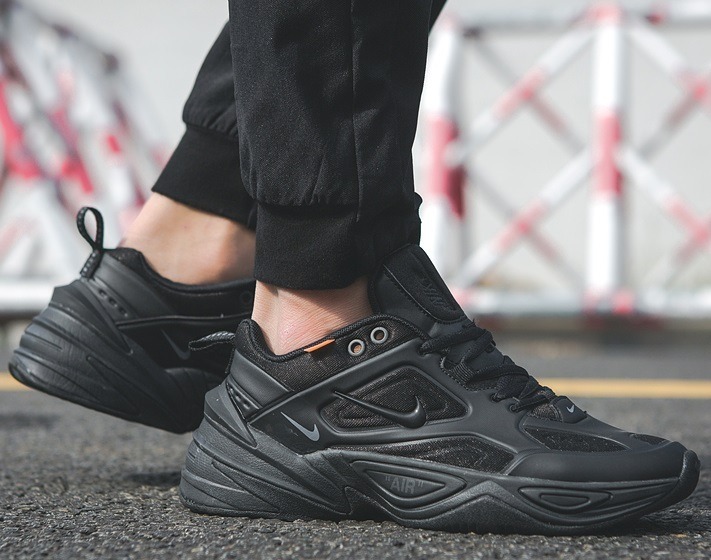 air monarch triple black