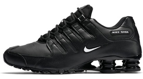 nike shox negras y doradas