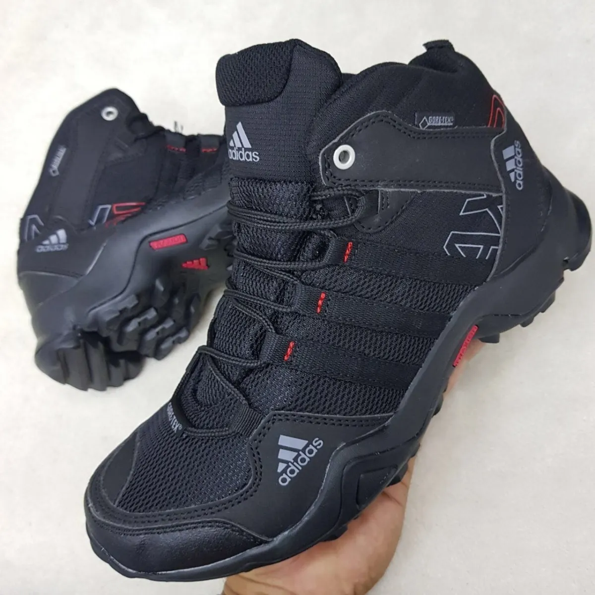 tenis adidas negras
