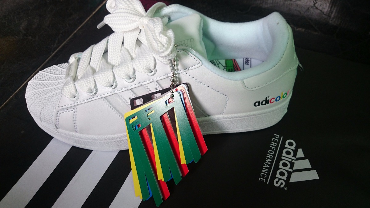 Adidas Superstar Adicolor S80329, Titolo