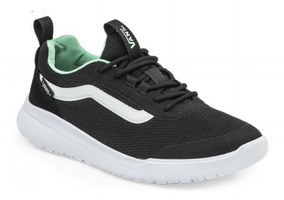 vans negras verdes