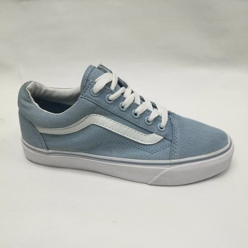vans azules y negras