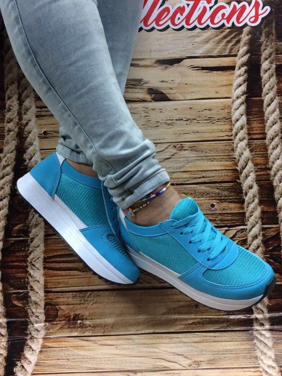 tenis azules de mujer