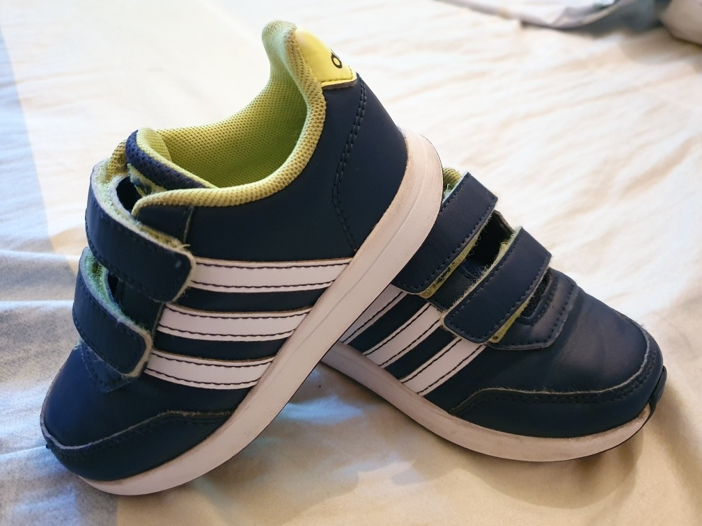 Zapatos adidas Para Niños Talla 24 - Bs. 13.680.805,65 en Mercado Libre