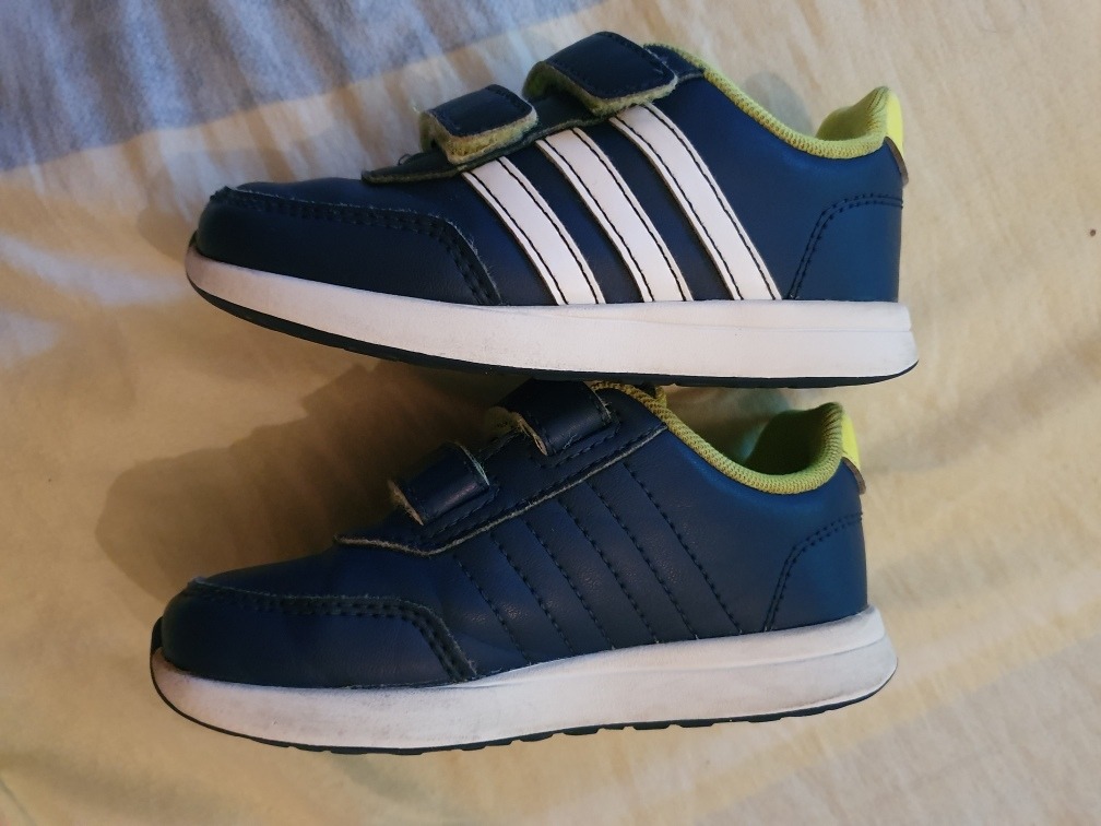 imagenes de zapatos adidas para niños