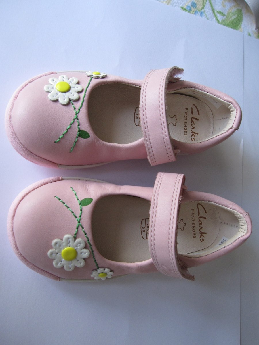 comprar mineral Mirar furtivamente Zapatos Niña Clarks Nuevos Originales Talla Uk 4 1/2 -- 20,5 - Bs. 0,24 en Mercado Libre comprar mineral Mirar furtivamente Zapatos Niña Clarks Nuevos Originales Talla Uk 4 1/2 -- 20,5 - Bs. 0,24 en Mercado Libre