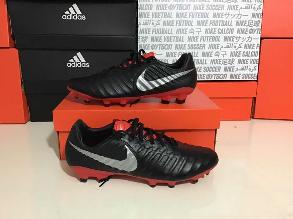 Search results for: 'mens nike tiempo soccer cleats' Soccer