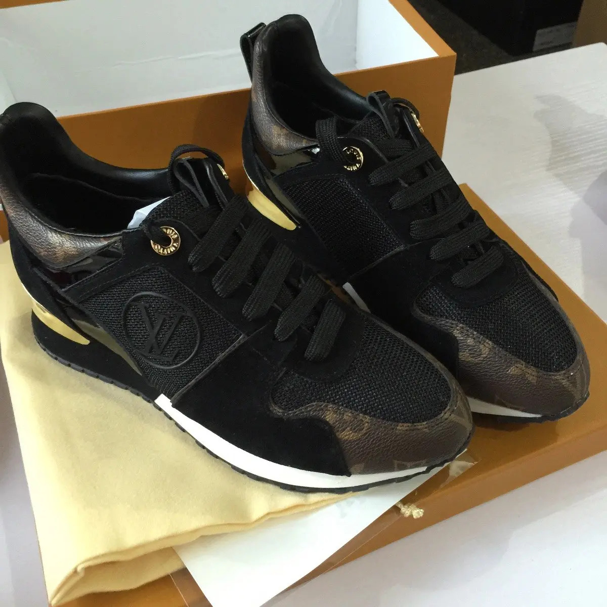 Tenis Originales Louis Vuitton De Mujeres | The Art of Mike Mignola